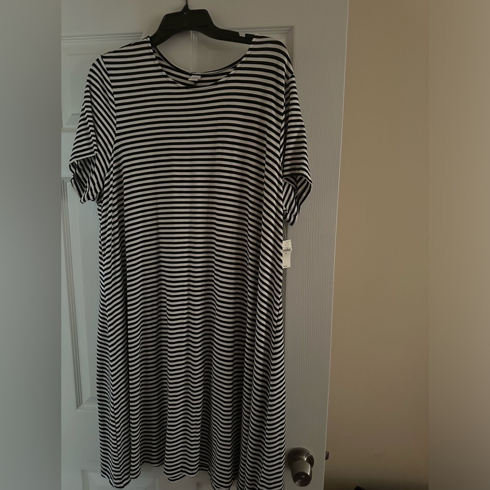 Brand new women’s Old Navy swing dress size XXL with tags